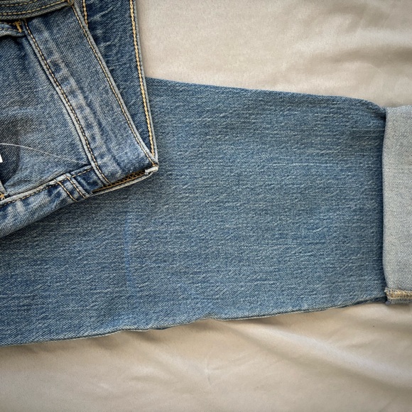 Old Navy Women’s Light Blue Straight-Leg Jeans - Picture 4 of 7